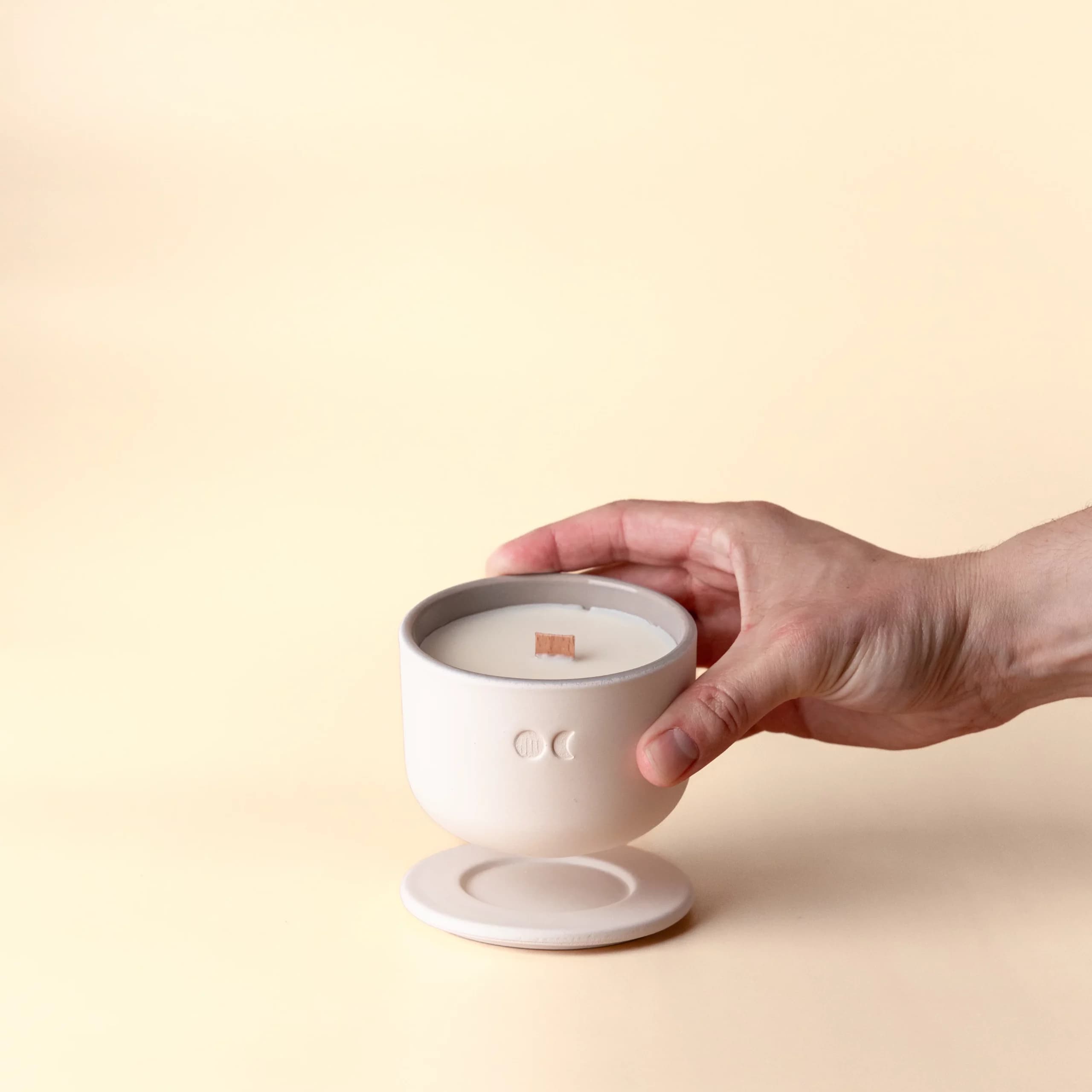 Blühende Keramikkerze - Zeder & Patchouli - 220g