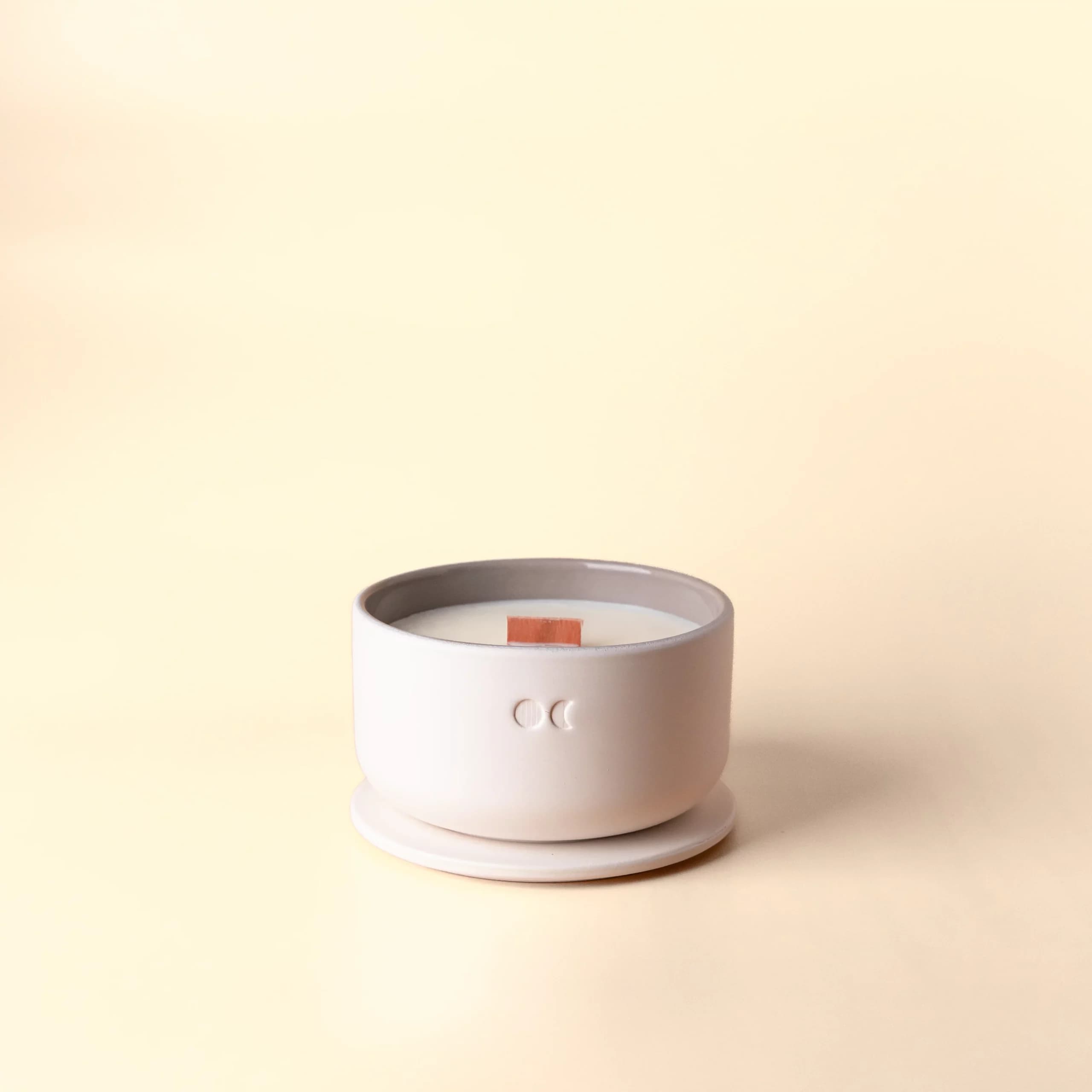 Blühende Keramikkerze - Zeder & Patchouli - 440g