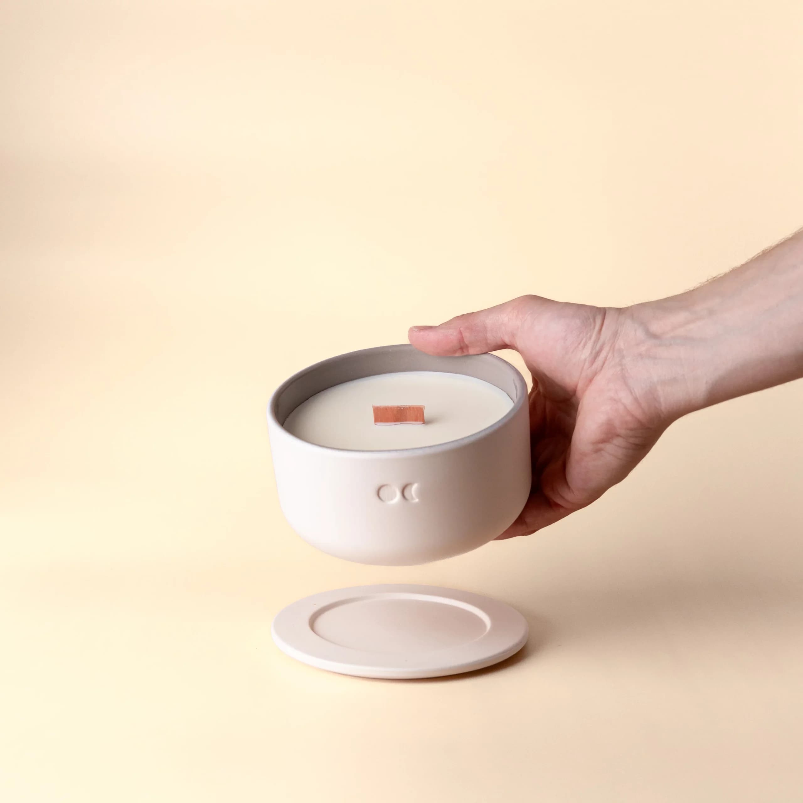 Blühende Keramikkerze - Zeder & Patchouli - 440g