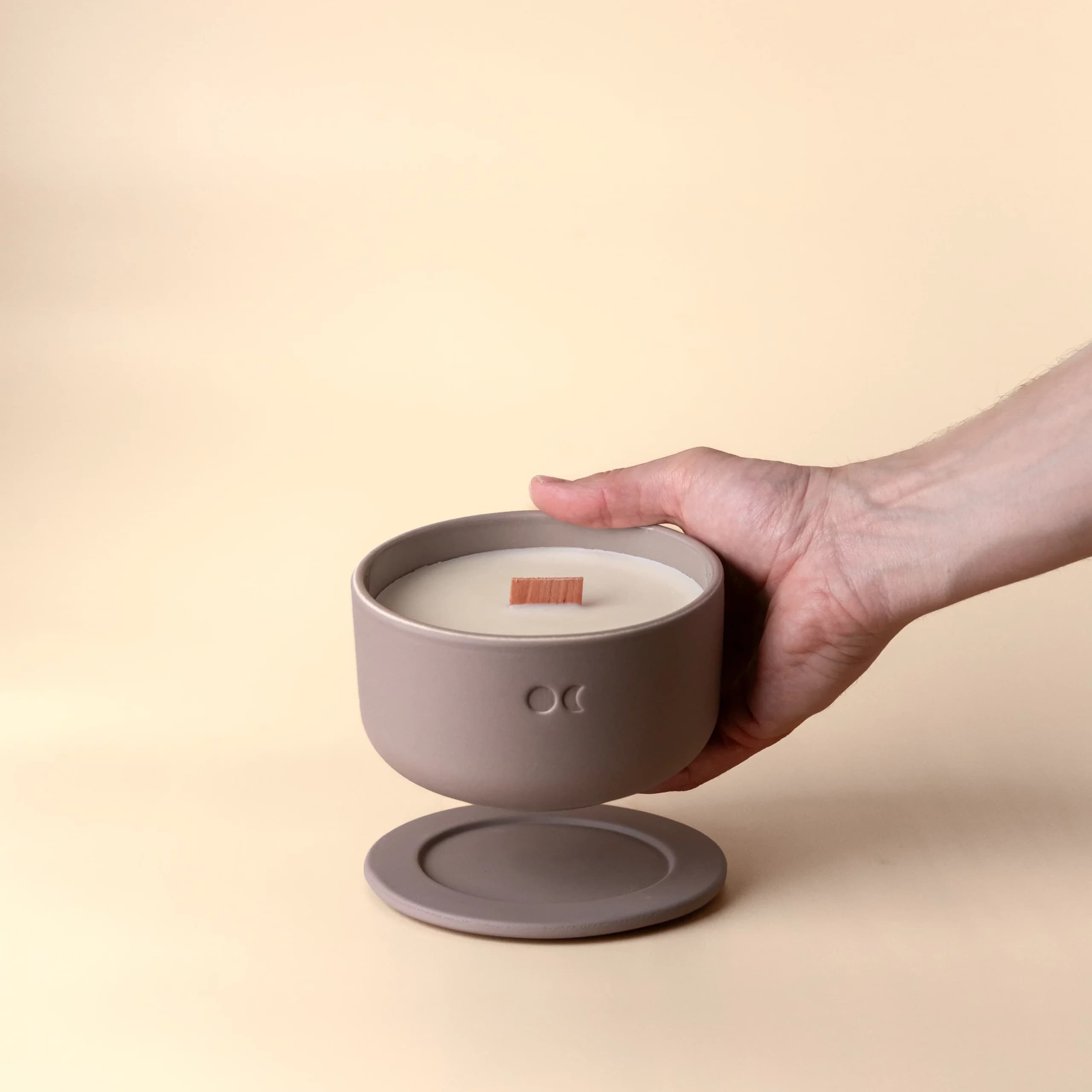 Blühende Keramikkerze – Tabak & Honig – 440g