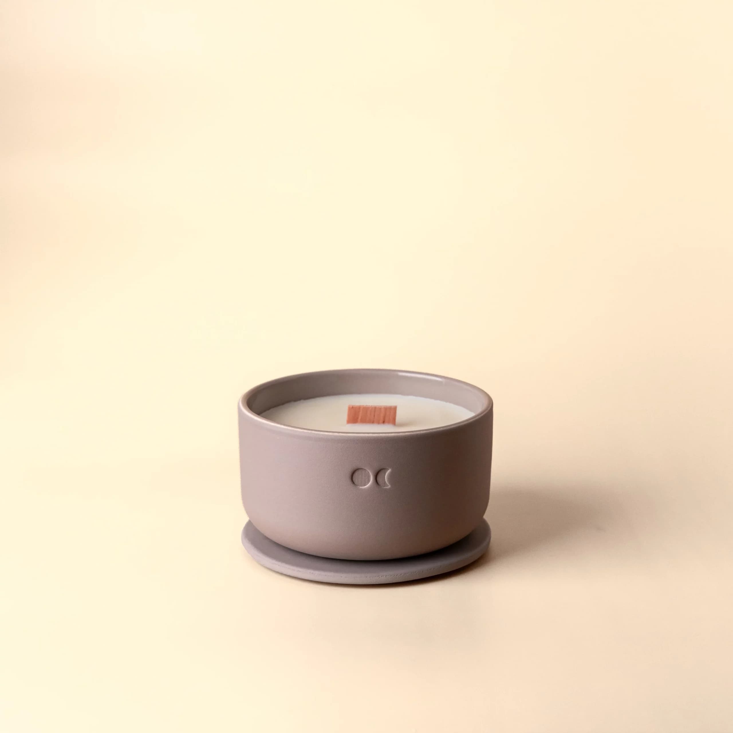 Blühende Keramikkerze – Tabak & Honig – 440g