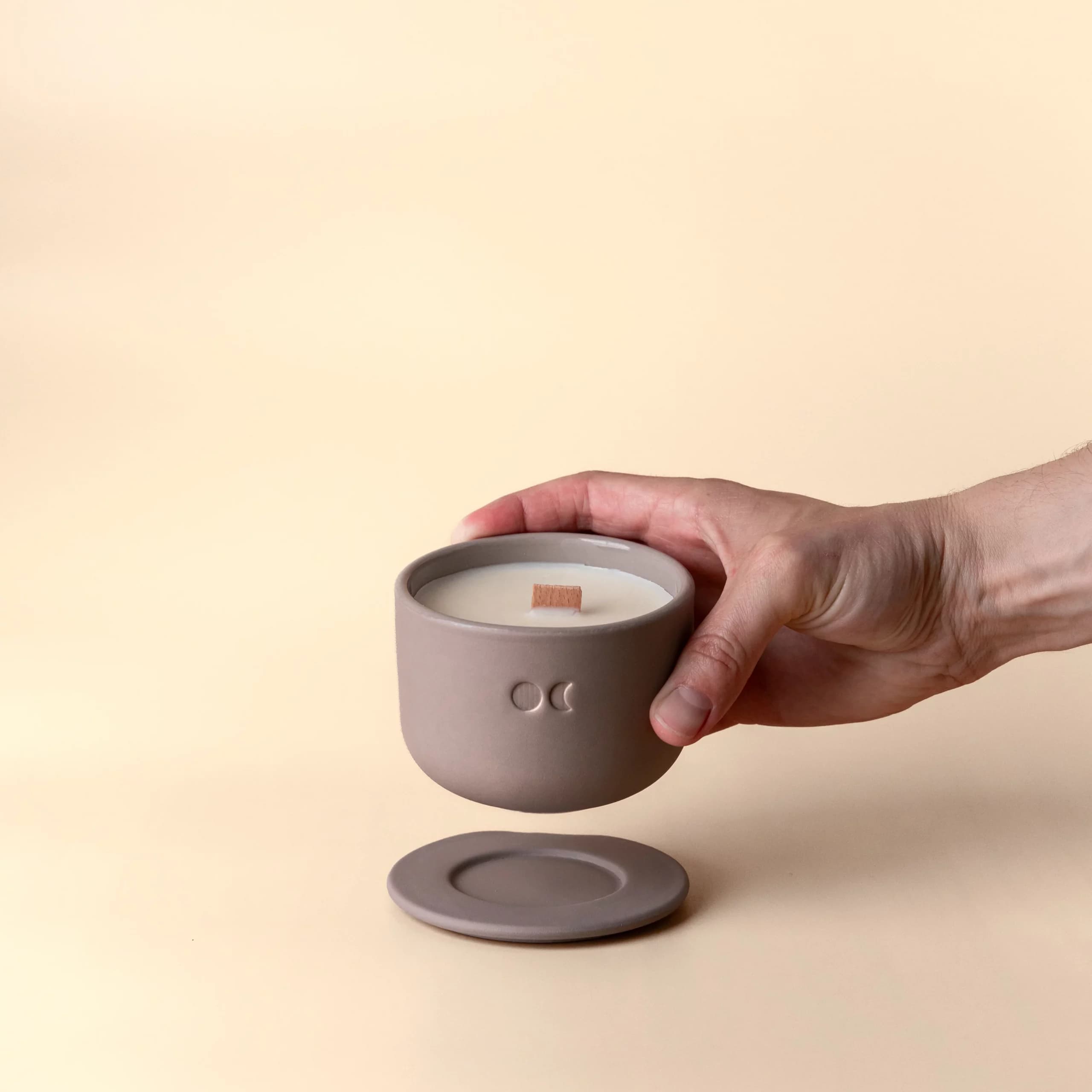 Blühende Keramikkerze - Tabak & Honig - 220g